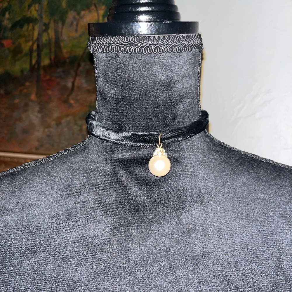 🖤✨ Y2K Velvet Choker w/ Pearl Drop | 90s Goth Glam | Vintage Minimalist Necklace
